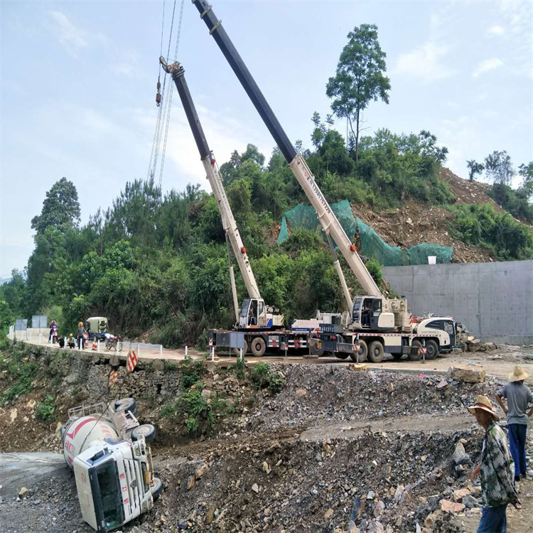 涞源县汽车掉沟里叫吊车救援要多少钱